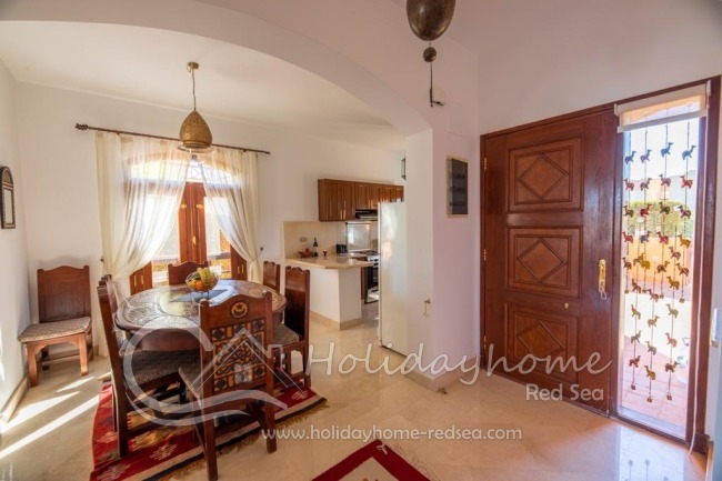 Kitchen with dinning table