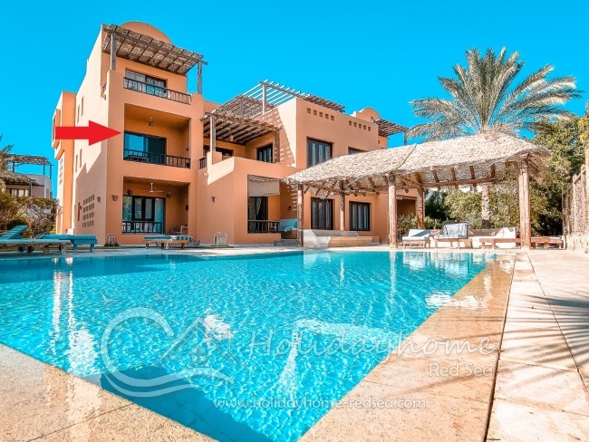 Apartment on the first floor with a beautiful pool view
