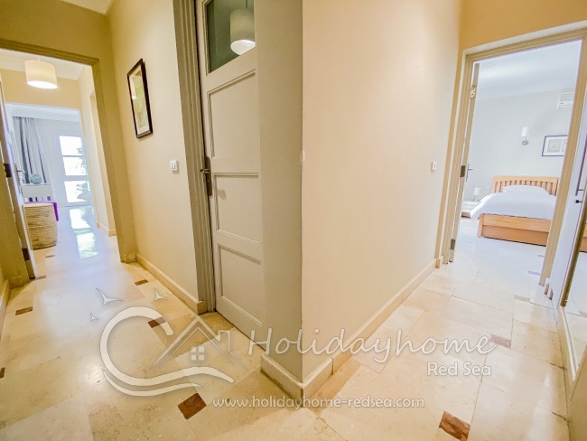 Corridor between both bedrooms