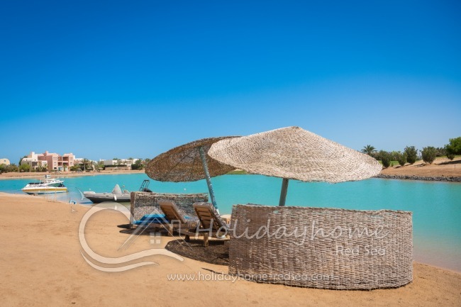 Own sun beds with parasols