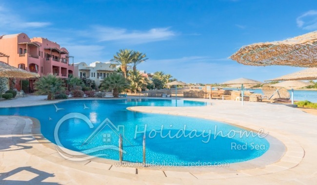 Communal pool with private sun beds