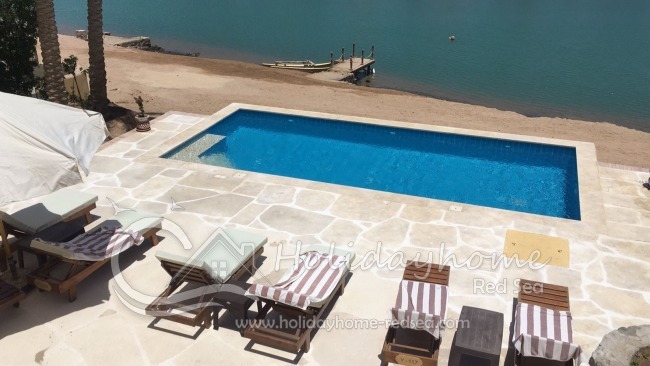 Private pool with umbrella and sun beds