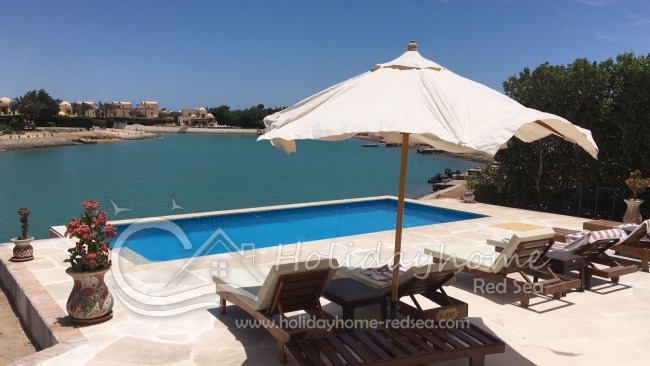 Private pool with umbrella and sun beds