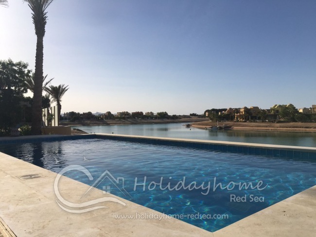 Private pool with nice lagoon view