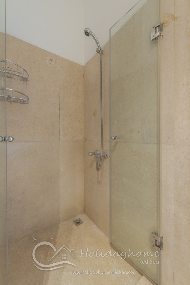 Shower in the bathroom 1