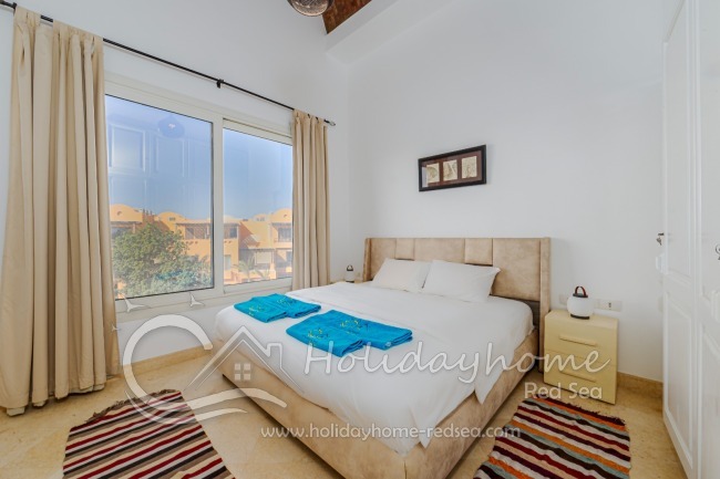 King sized bed with plenty of lighting and high domed ceilings