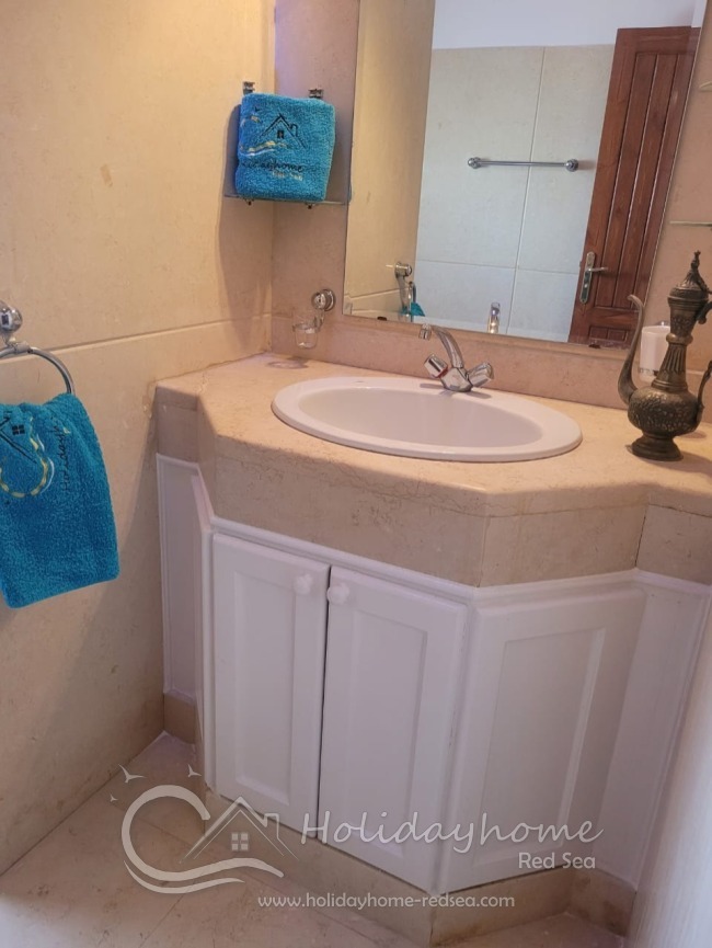 Bathroom 1 for bedroom 1 and 2