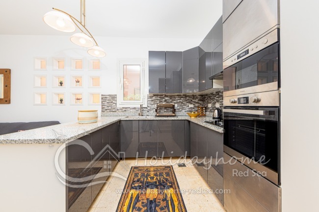 Fully equipped kitchen with gas cooker and electric oven. 