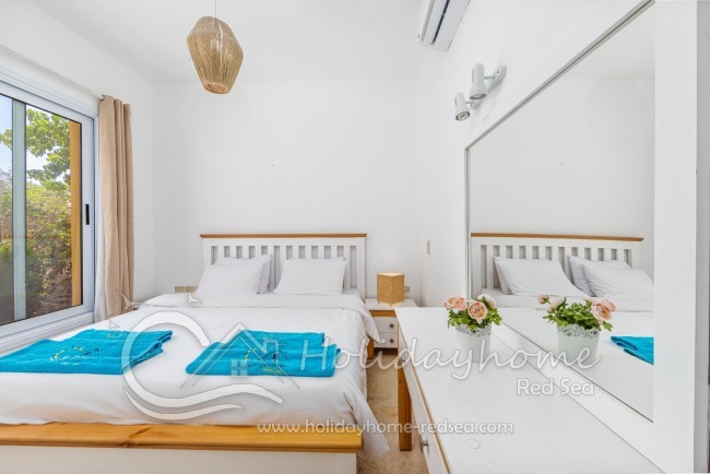 2. bathroom with garden view