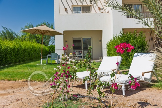 Sunbeds at the lagoon