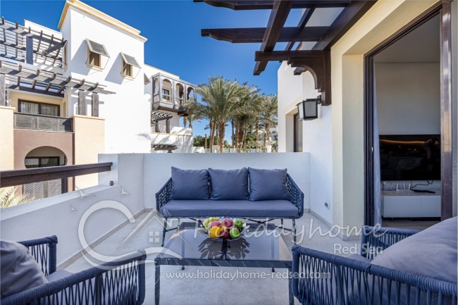 Terrace to the apartment