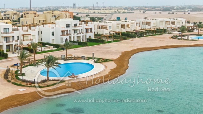 View to the apartment with lagoon and shared pool