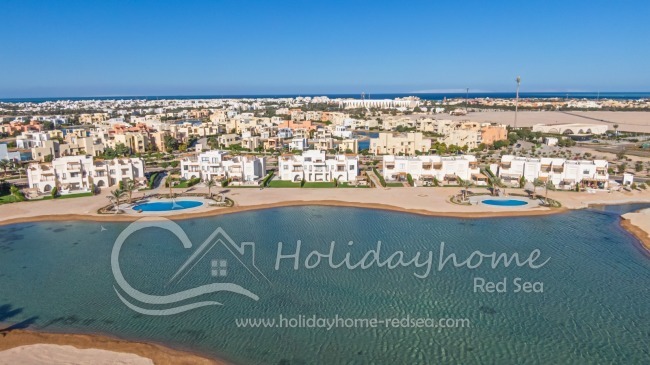 View to the apartment with lagoon and shared pool