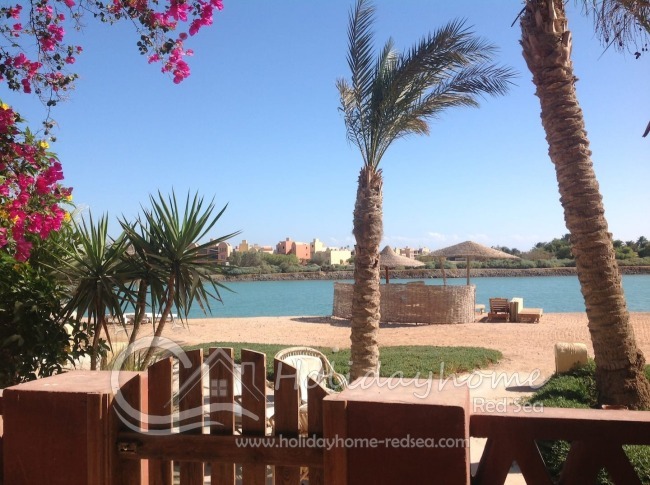 Lagoon view with Sun beds
