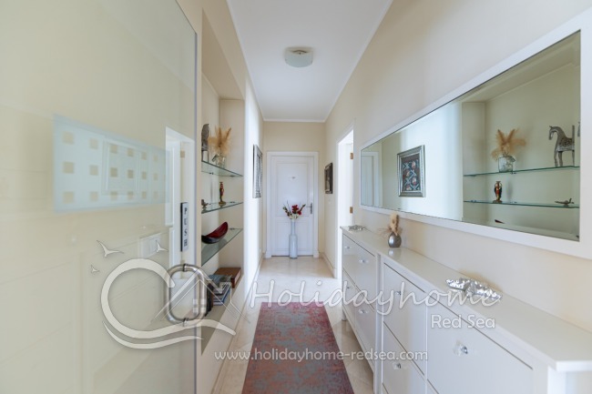 Corridor to the bedroom 