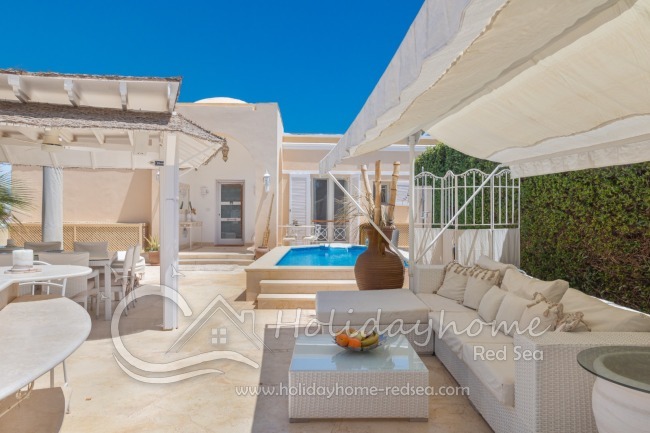 Large, front terrace with pool 