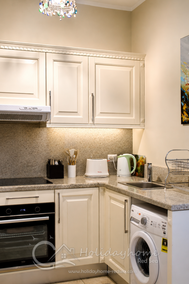 Kitchen with oven and wasching machine